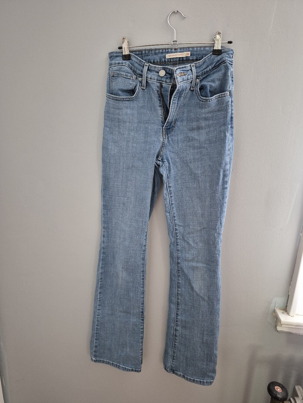 Levi's 725 High-Rise Bootcut Jeans